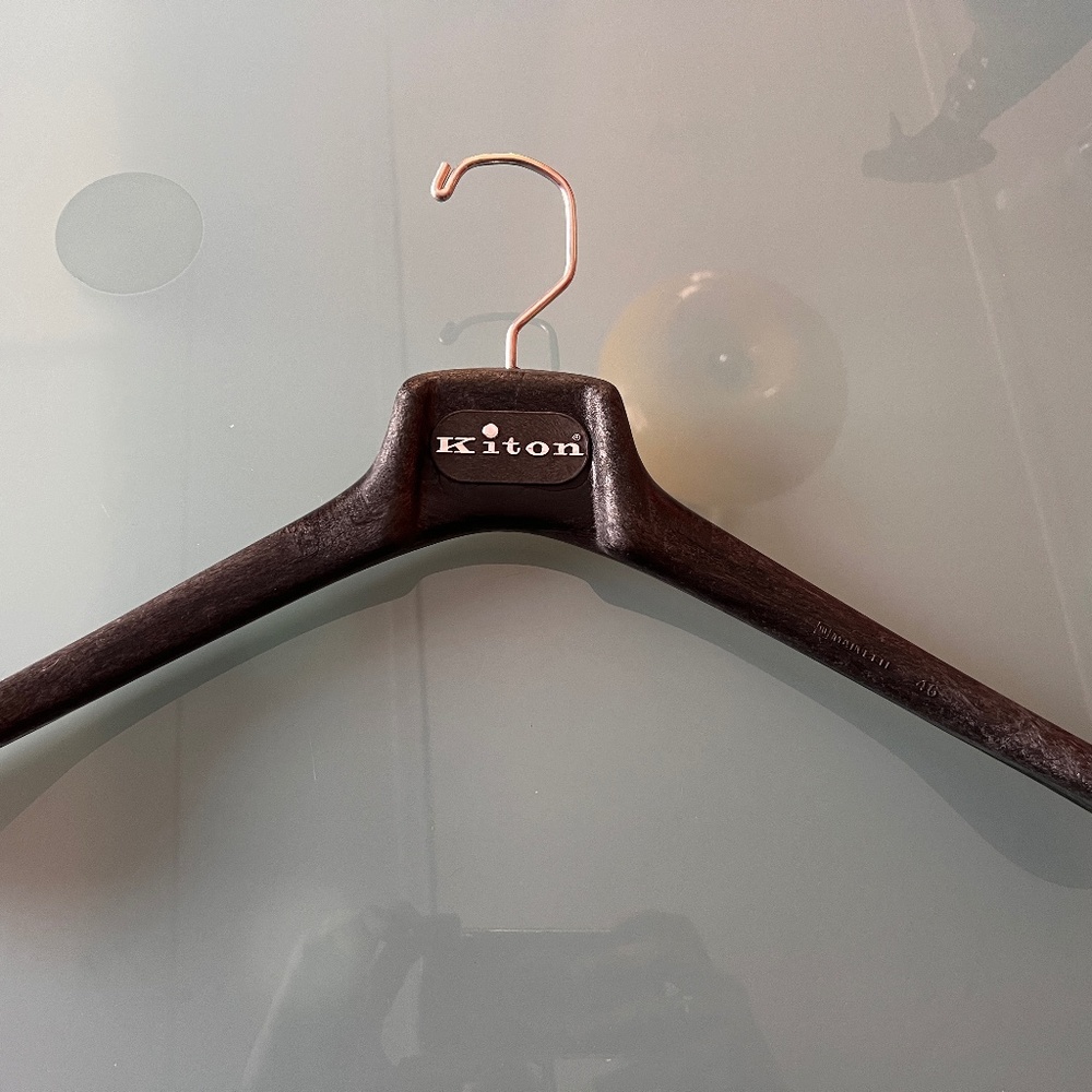 18 inch Kiton plastic clothes hanger